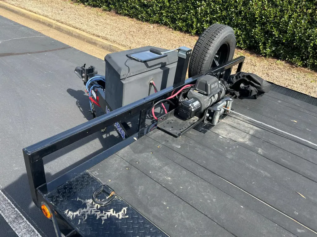 Load Trail 102 inch car hauler detail